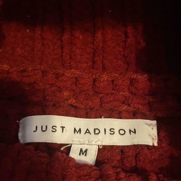 Like new Chunky cable knit red sweater - Picture 8 of 9